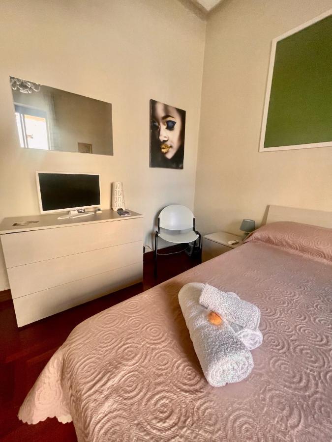 Apartament Dimora Di Maury A Due Passi Dai Trasporti E Da Ballaro Palermo Buitenkant foto