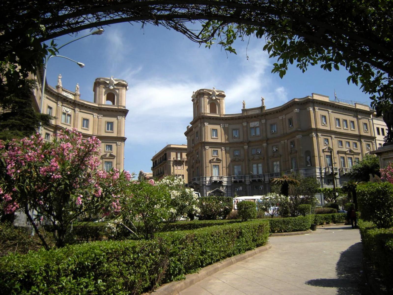 Apartament Dimora Di Maury A Due Passi Dai Trasporti E Da Ballaro Palermo Buitenkant foto